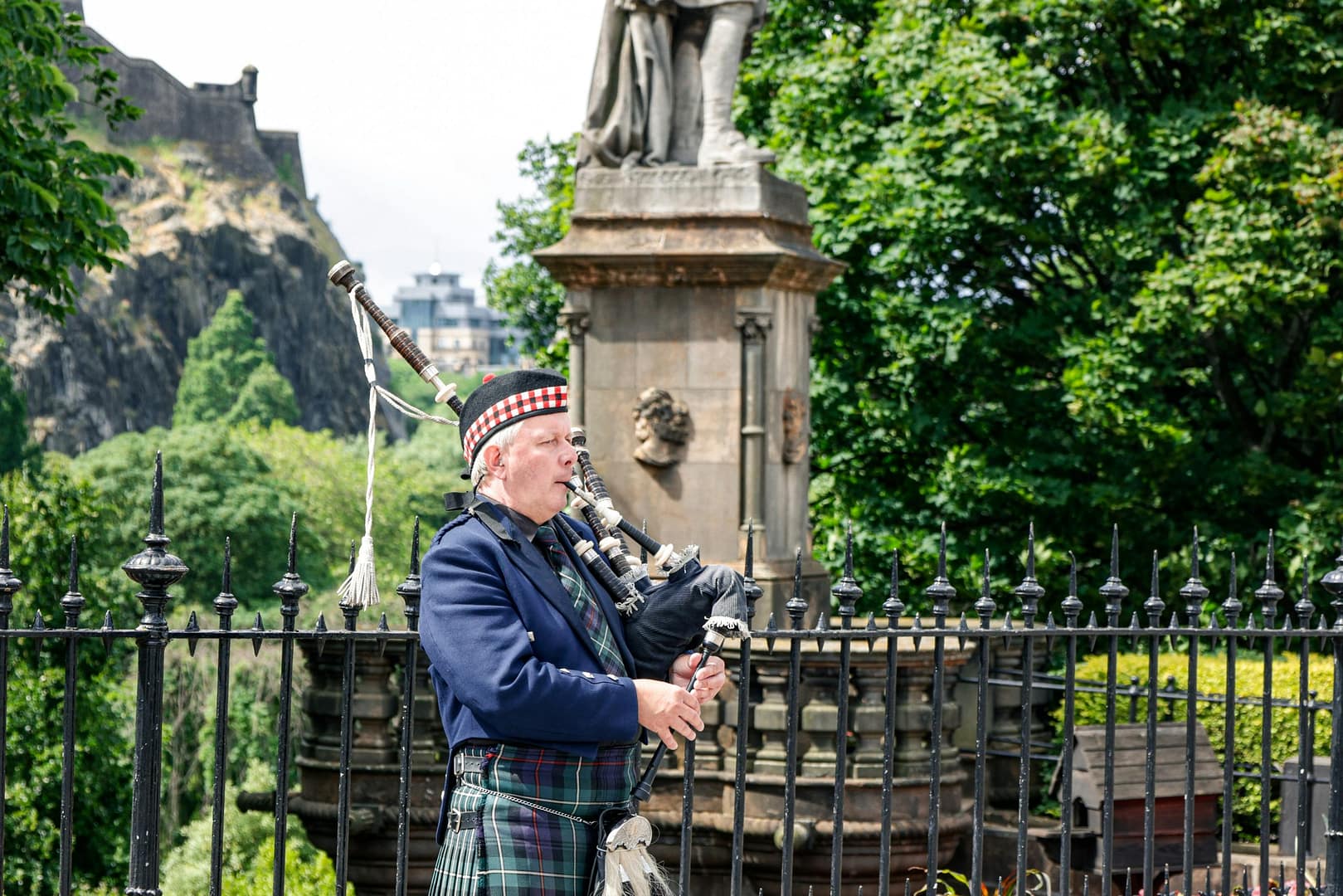 sheffield bagpiper hire